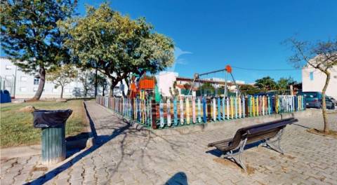 T2 vila nova da caparica – capuchos/lazarim