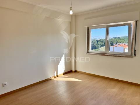 Duplex t4 a estrear com terraço em queluz de baixo, oeiras