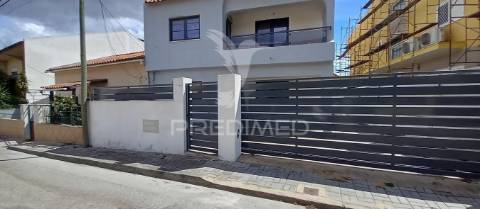 Moradia t5 foros de amora remodelada