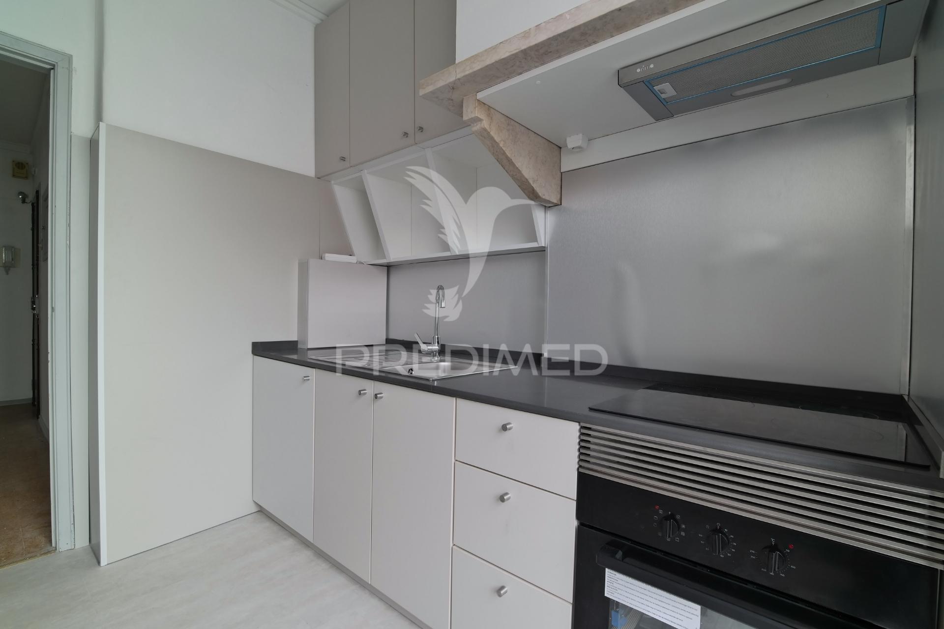 Arrendar apartamento 2 quartos na rua elias garcia, venteira