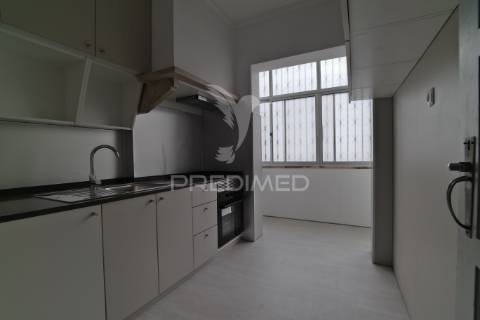 Arrendar apartamento 2 quartos na rua elias garcia, venteira