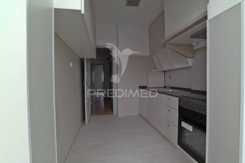 Arrendar apartamento 2 quartos na rua elias garcia, venteira