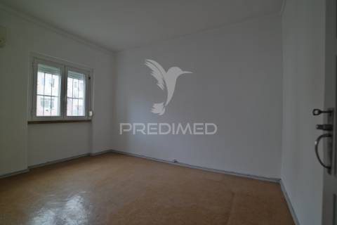 Arrendar apartamento 2 quartos na rua elias garcia, venteira