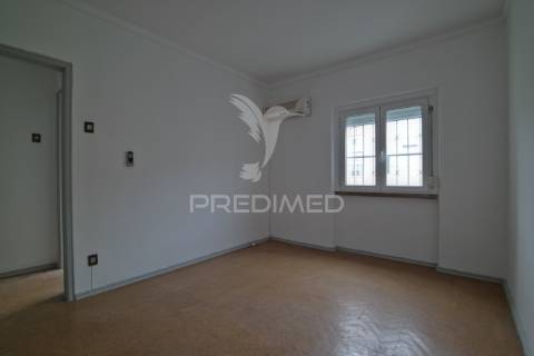 Arrendar apartamento 2 quartos na rua elias garcia, venteira