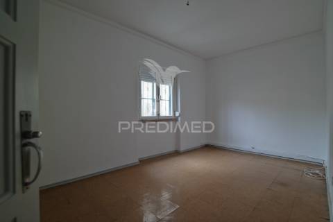 Arrendar apartamento 2 quartos na rua elias garcia, venteira