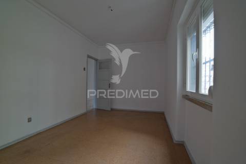 Arrendar apartamento 2 quartos na rua elias garcia, venteira