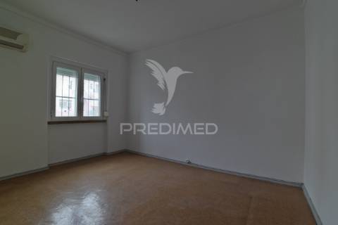 Arrendar apartamento 2 quartos na rua elias garcia, venteira