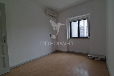 Arrendar apartamento 2 quartos na rua elias garcia, venteira