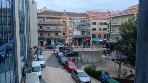 Arrendar apartamento 2 quartos na rua elias garcia, venteira