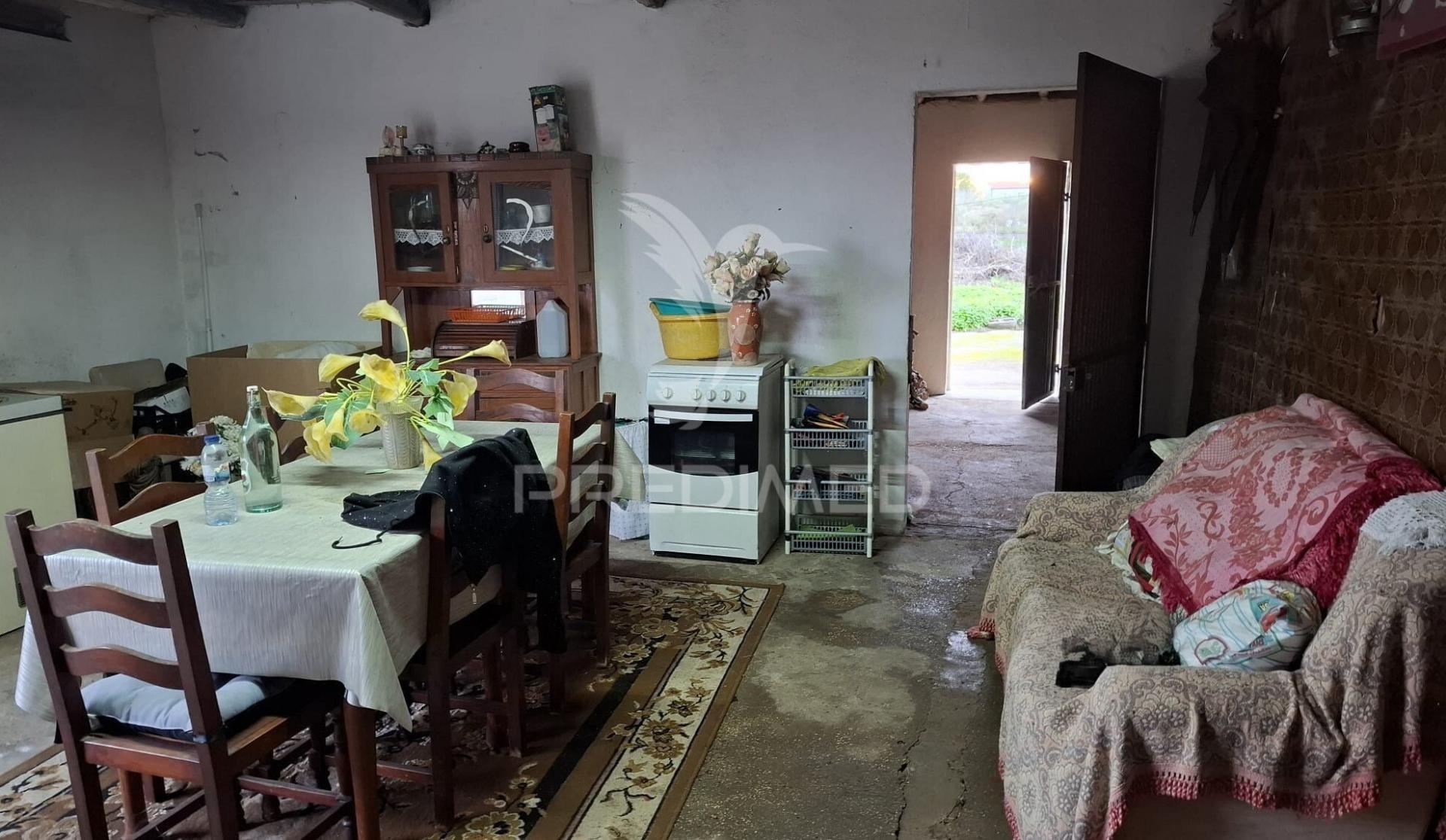 Moradia t1 pronta a habitar com terreno, santos, santarém.