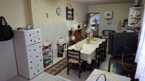 Moradia t1 pronta a habitar com terreno, santos, santarém.