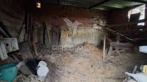 Moradia t1 pronta a habitar com terreno, santos, santarém.