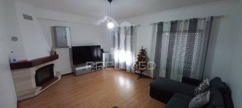 Vende se t3 mais sótão  setúbal/ manteigadas  255000€
