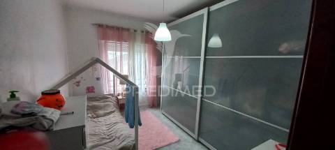 Vende se t3 mais sótão  setúbal/ manteigadas  255000€