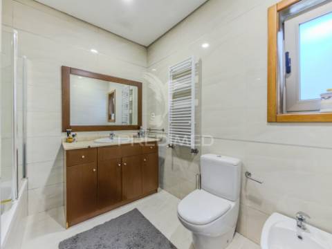 Moradia t3 térrea com jardim e área exterior