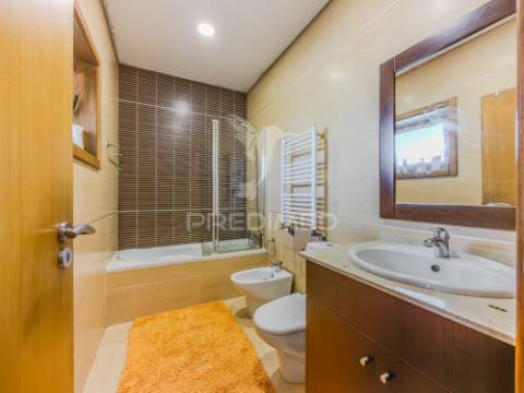 Moradia t3 térrea com jardim e área exterior