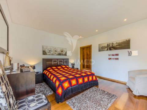 Moradia t3 térrea com jardim e área exterior