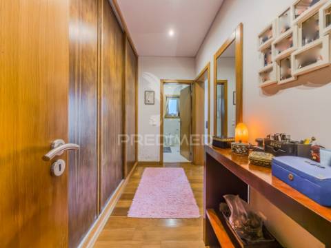 Moradia t3 térrea com jardim e área exterior