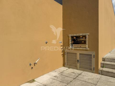 Moradia t3 térrea com jardim e área exterior