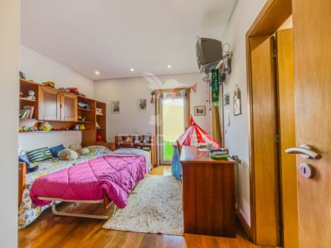 Moradia t3 térrea com jardim e área exterior