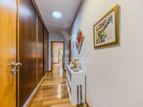 Moradia t3 térrea com jardim e área exterior