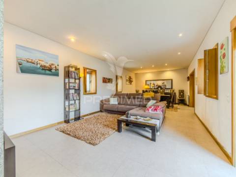 Moradia t3 térrea com jardim e área exterior