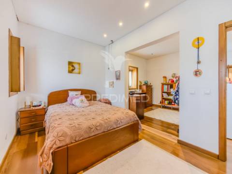 Moradia t3 térrea com jardim e área exterior