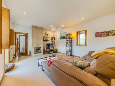 Moradia t3 térrea com jardim e área exterior