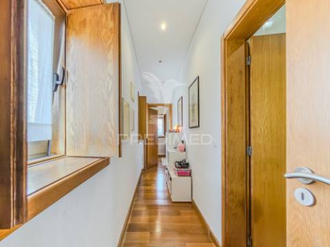 Moradia t3 térrea com jardim e área exterior