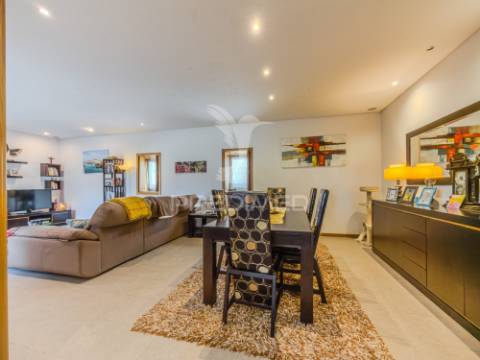 Moradia t3 térrea com jardim e área exterior