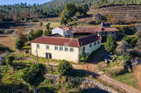 Vende-se quinta em cabeceiras de basto