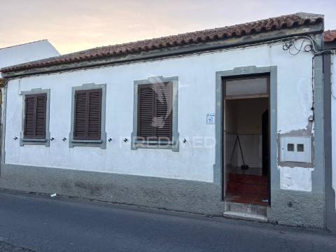 Moradia t3 – nossa senhora da conceição, angra do heroísmo