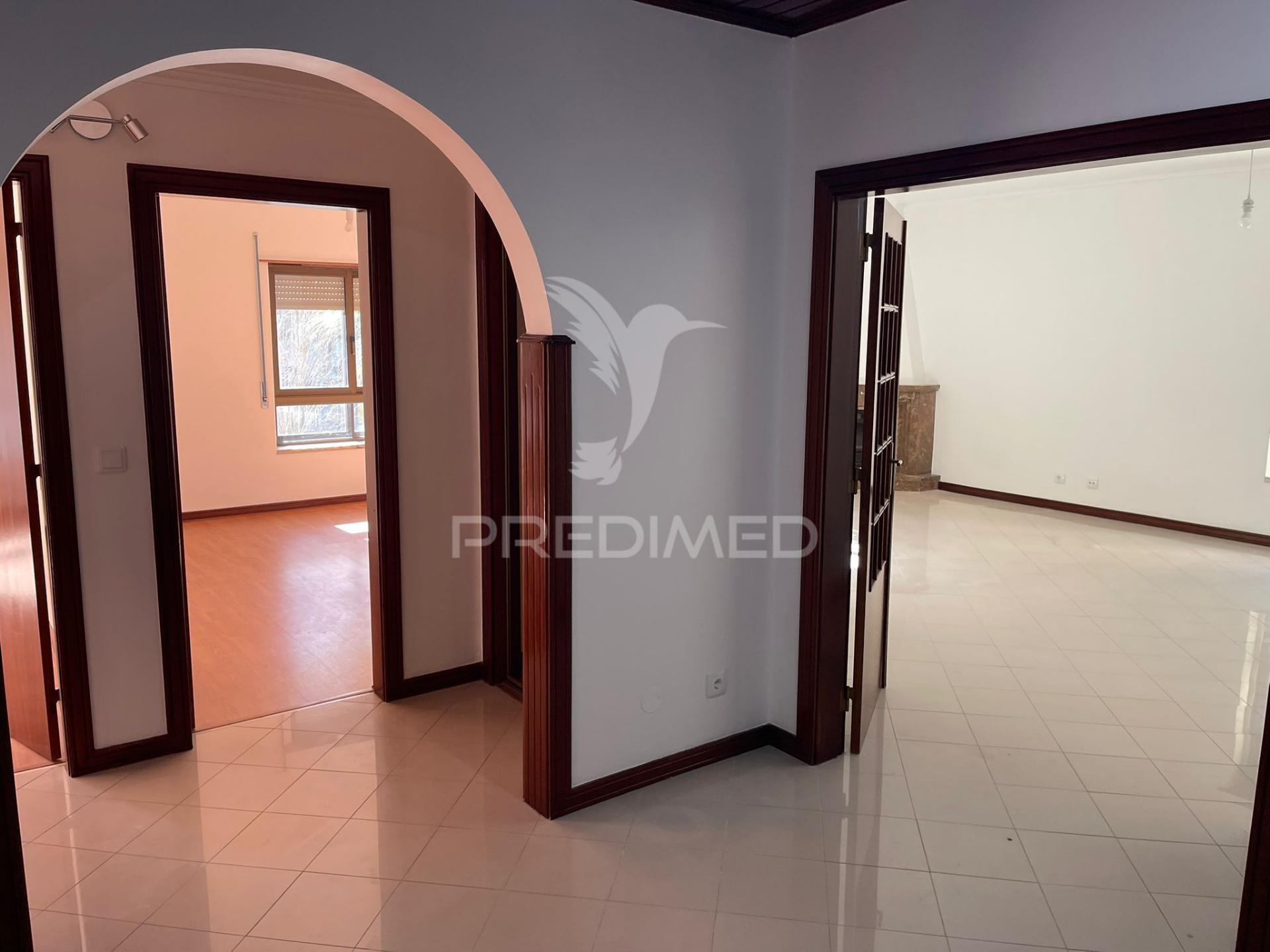 Apartamento t4 em alfragide (quinta grande)