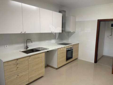 Apartamento t4 em alfragide (quinta grande)