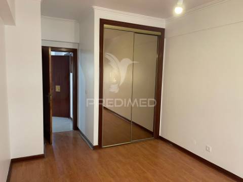 Apartamento t4 em alfragide (quinta grande)