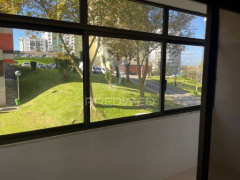 Apartamento t4 em alfragide (quinta grande)