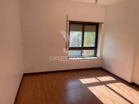 Apartamento t4 em alfragide (quinta grande)