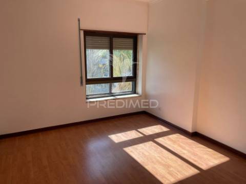 Apartamento t4 em alfragide (quinta grande)