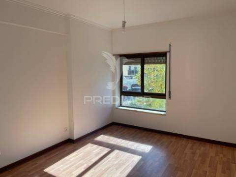 Apartamento t4 em alfragide (quinta grande)