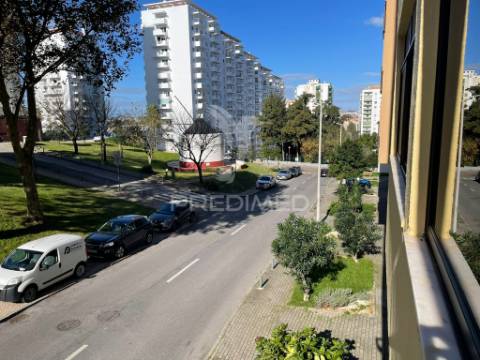 Apartamento t4 em alfragide (quinta grande)