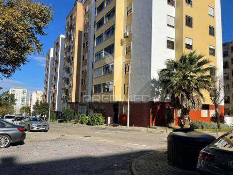 Apartamento t4 em alfragide (quinta grande)