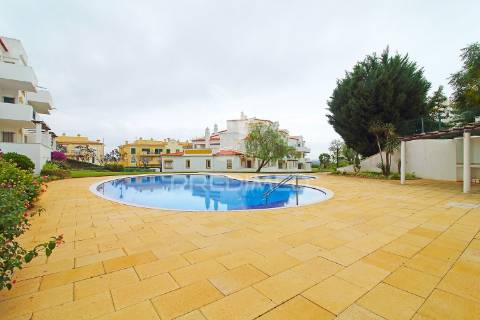 Apartamento t2 para arrendamento anual – olhos de água, albufeira