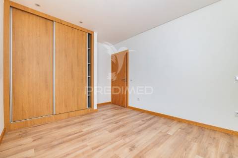 Excelente apartamento t3 no centro de arco de búlhe, cabeceiras de bastto