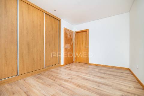 Excelente apartamento t3 no centro de arco de búlhe, cabeceiras de bastto