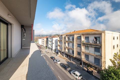 Excelente apartamento t3 no centro de arco de búlhe, cabeceiras de bastto