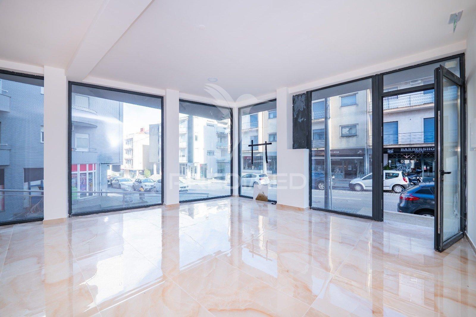 Loja para comercio e serviços com 81.40 m2 centro da vila, arco de baúlhe