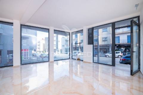 Loja para comercio e serviços com 81.40 m2 centro da vila, arco de baúlhe