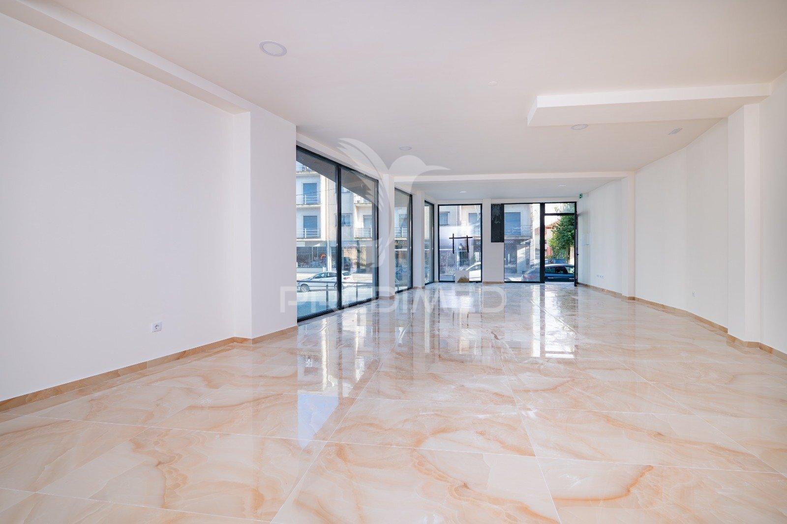 Loja para comercio e serviços com 81.40 m2 centro da vila, arco de baúlhe