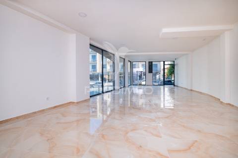 Loja para comercio e serviços com 81.40 m2 centro da vila, arco de baúlhe