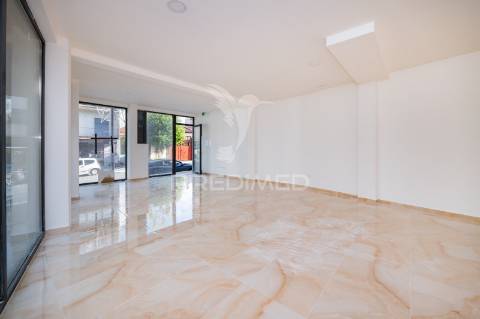 Loja para comercio e serviços com 81.40 m2 centro da vila, arco de baúlhe